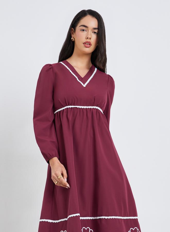 ستايلي فستان ميدي بحافة واسعة بأكمام طويلة ومُطرّز - Image 3